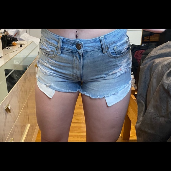 AE Light Wash Jean shorts - Picture 3 of 3